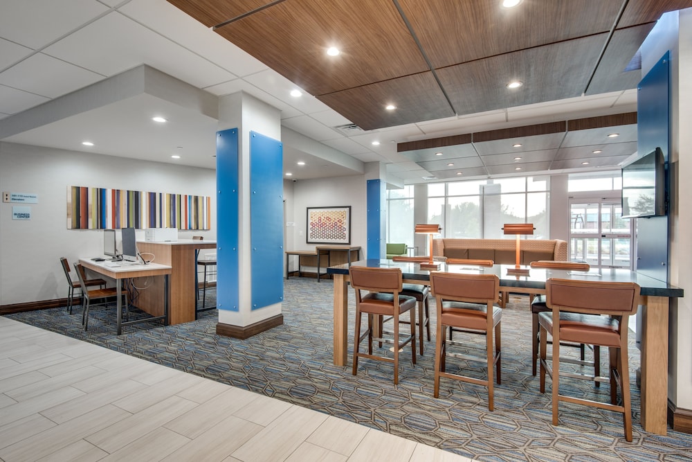 holiday inn express and suites dallas north addison