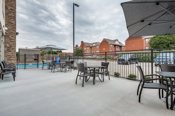 holiday inn express and suites dallas north addison