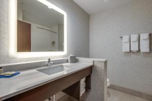 holiday inn express and suites dallas north addison