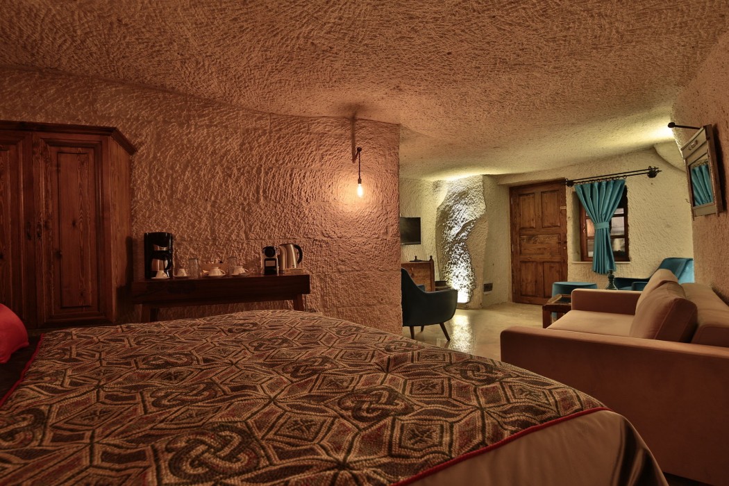 the owl cave hotel