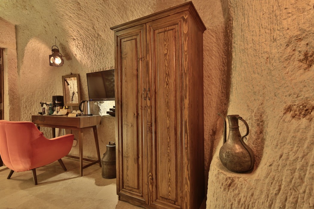 the owl cave hotel