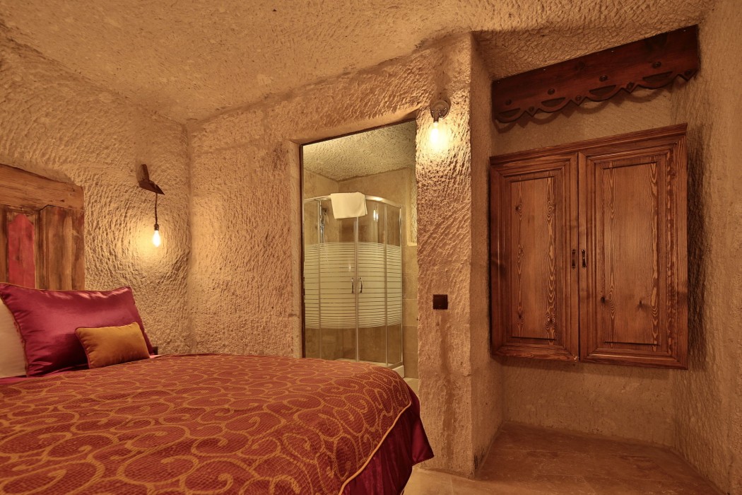 the owl cave hotel