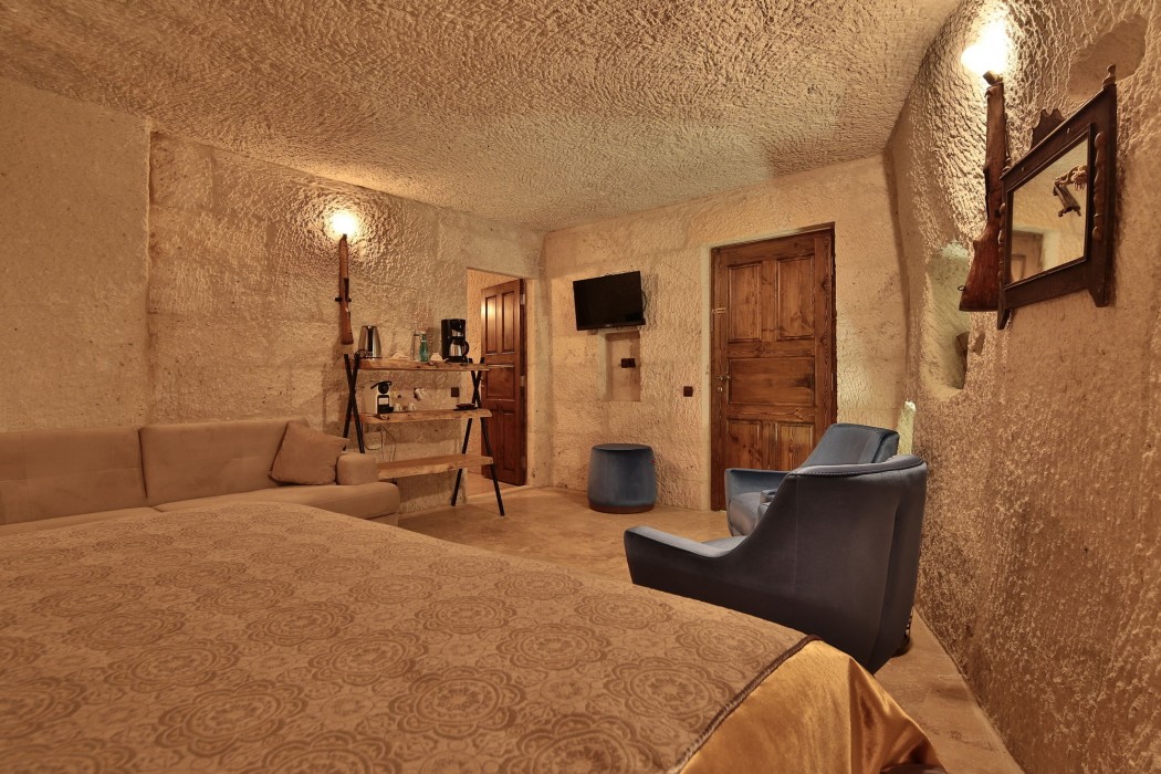 the owl cave hotel