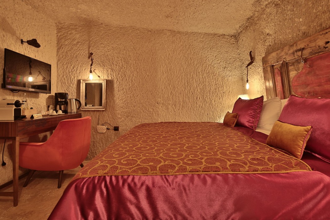 the owl cave hotel