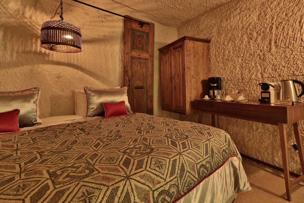 the owl cave hotel