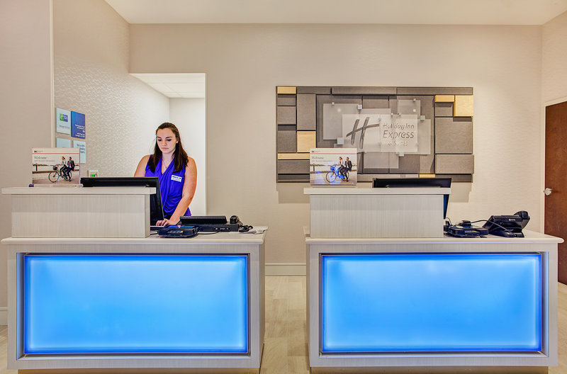 holiday inn express and suites covington by ihg