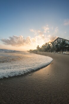Playa Escondida Beach Club,On The Beach,5 star