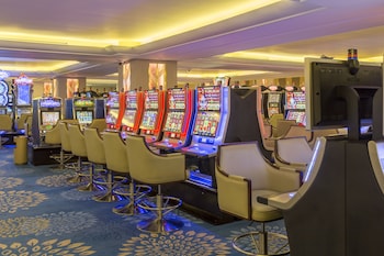 royce hotel and casino