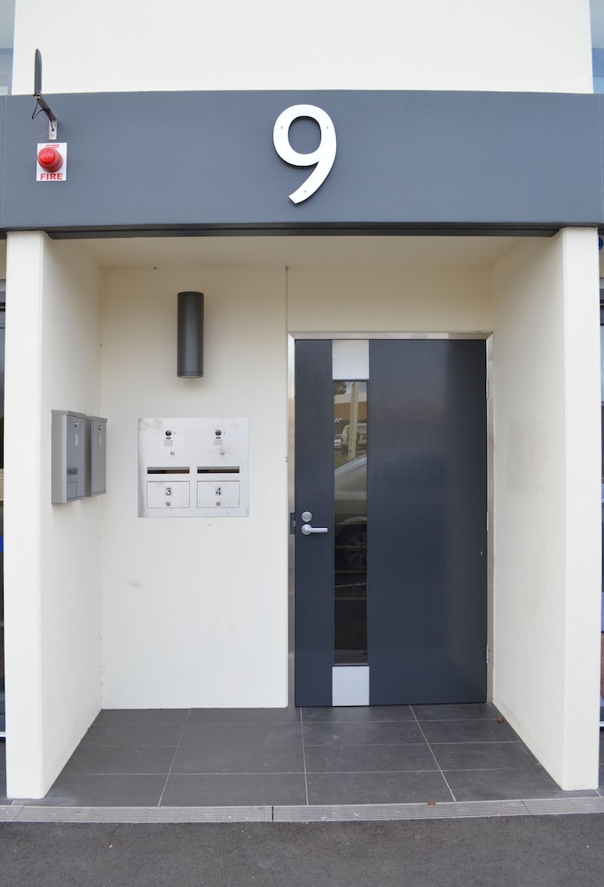 kangaroo bay apartments