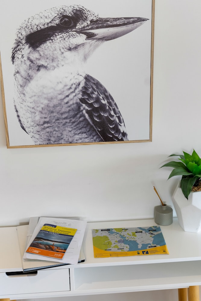 kangaroo bay apartments