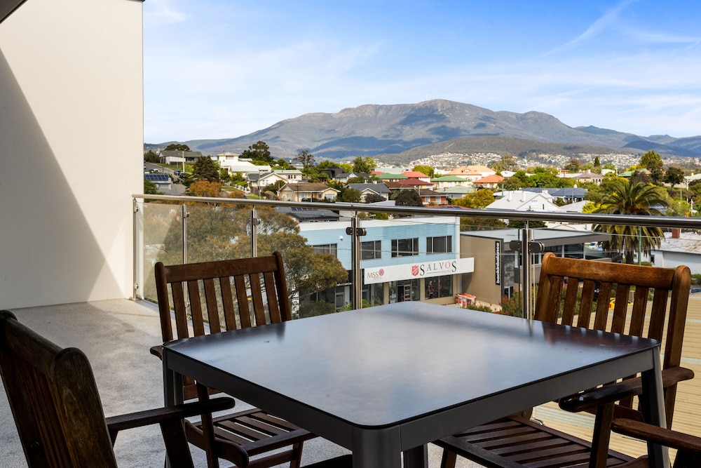 kangaroo bay apartments