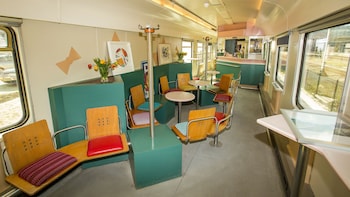 train lodge amsterdam hostel