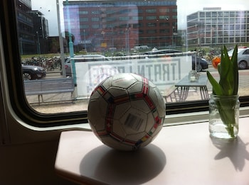 train lodge amsterdam hostel