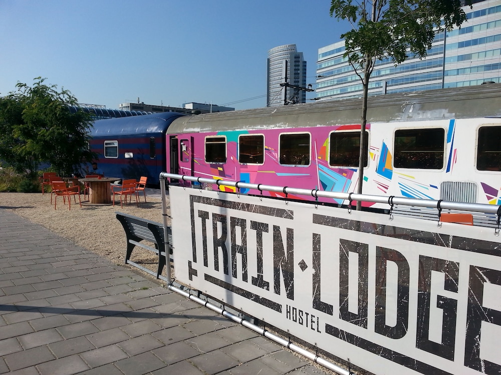train lodge amsterdam hostel