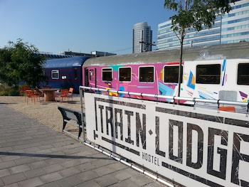 train lodge amsterdam hostel