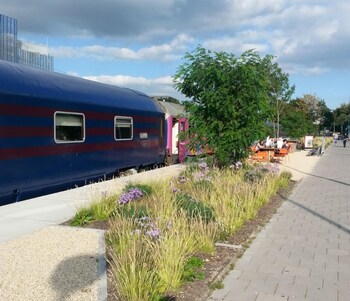 train lodge amsterdam hostel