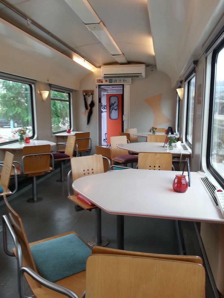 train lodge amsterdam hostel
