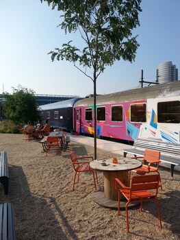 train lodge amsterdam hostel