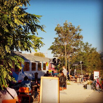 train lodge amsterdam hostel