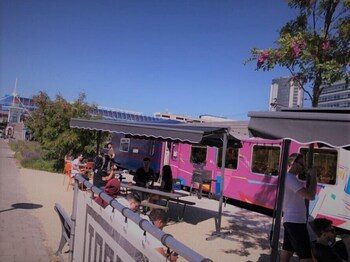 train lodge amsterdam hostel