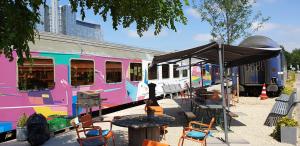 train lodge amsterdam hostel