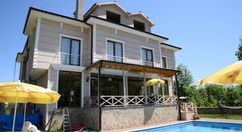 agva asmali garden adults only