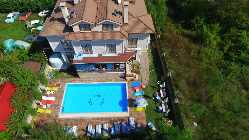 agva asmali garden adults only