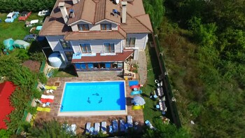 agva asmali garden adults only