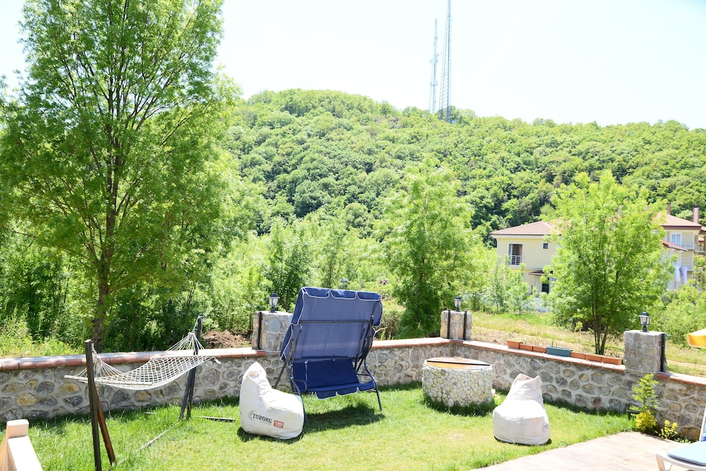 agva asmali garden adults only