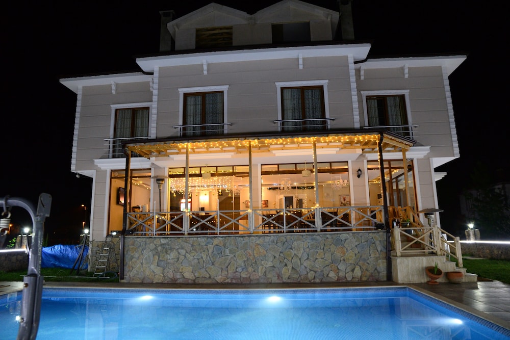 agva asmali garden adults only