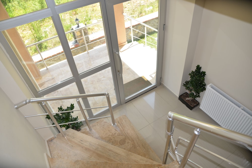 agva asmali garden adults only