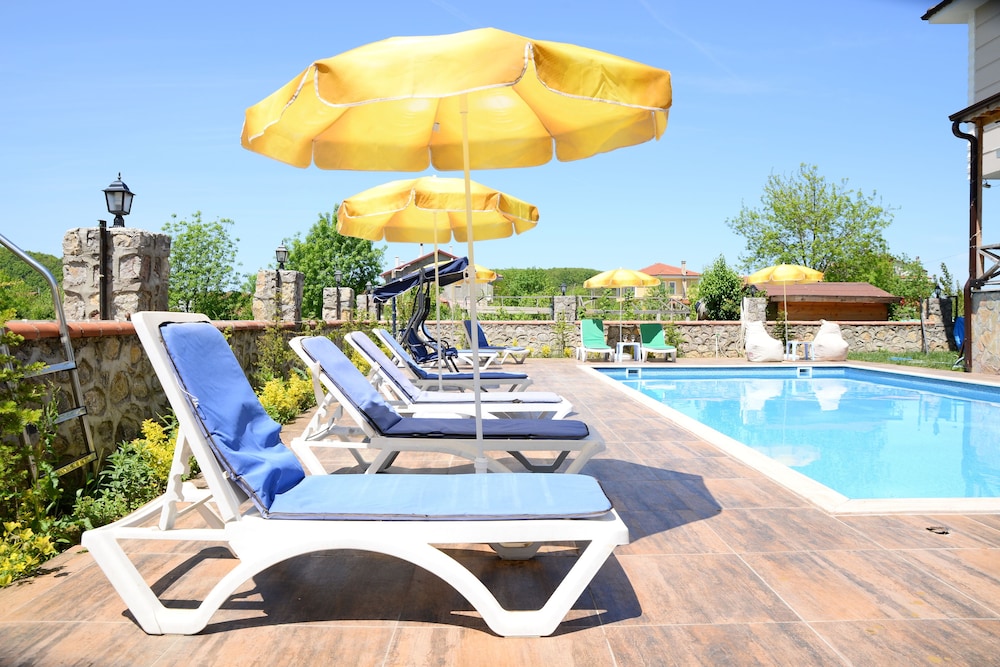 agva asmali garden adults only