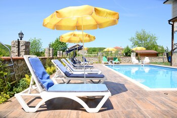 agva asmali garden adults only