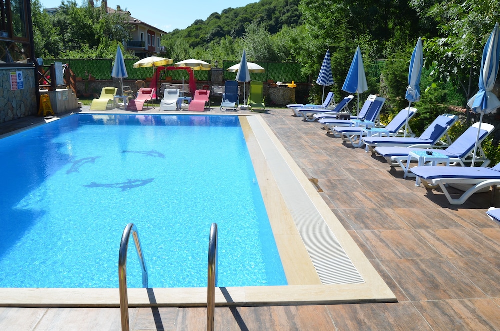 agva asmali garden adults only