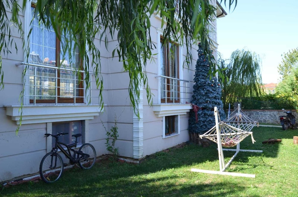 agva asmali garden adults only