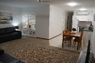 airlie seaview apartments