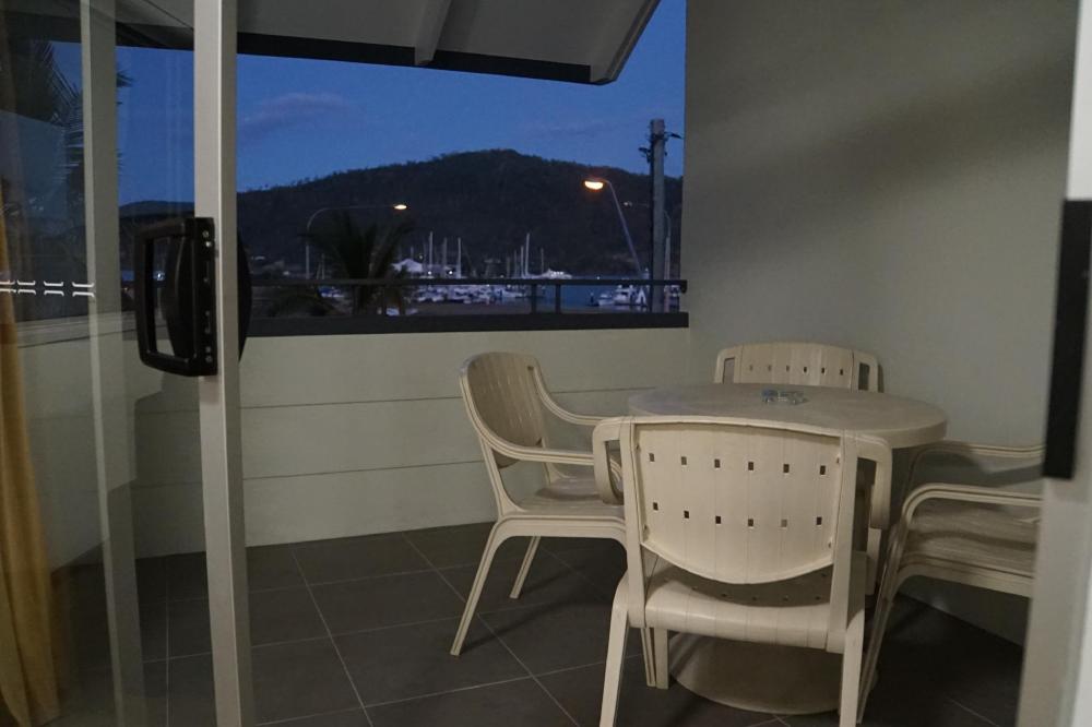 airlie seaview apartments