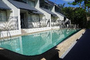 airlie seaview apartments