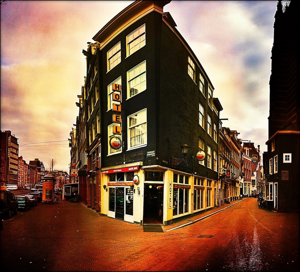 hotel corner house