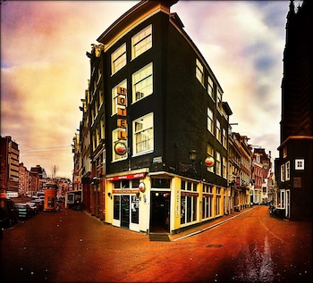 hotel corner house