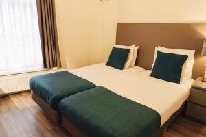 hotel corner house