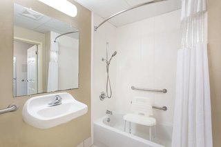 wingate by wyndham savannah gateway