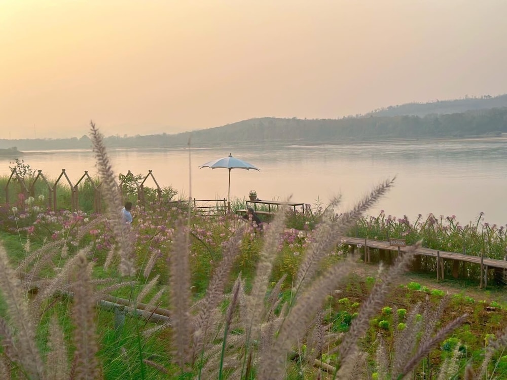 chiangkhan river mountain resort