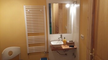 Huerto San Antonio,Madrid>>La Cabrera,3.5 star