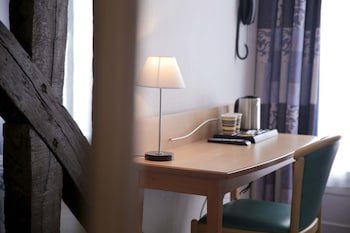Hotel Du Cheval Rouge,Paris>>Garches,3 star