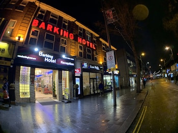 barking hotel