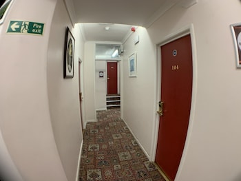 barking hotel