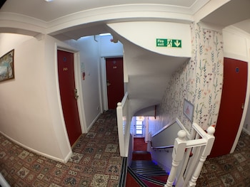 barking hotel