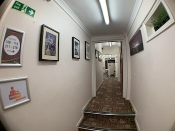 barking hotel