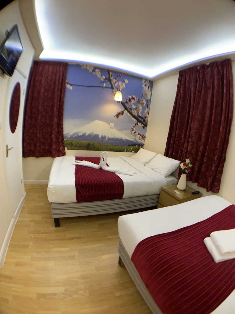 barking hotel